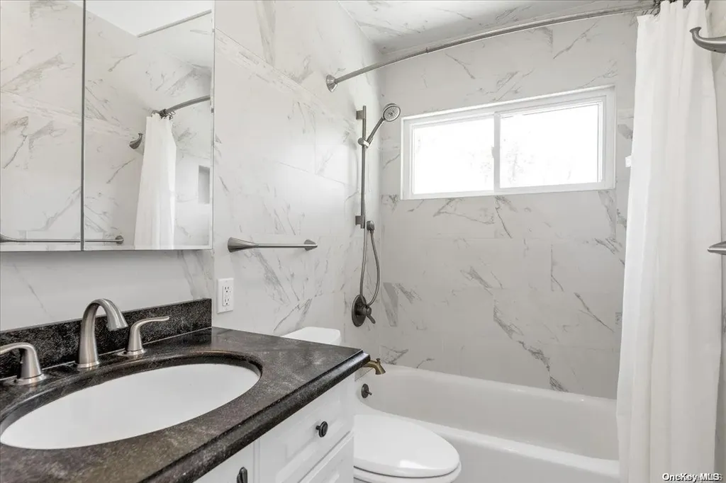 42 Surrey Lane Valley Stream NY 11580