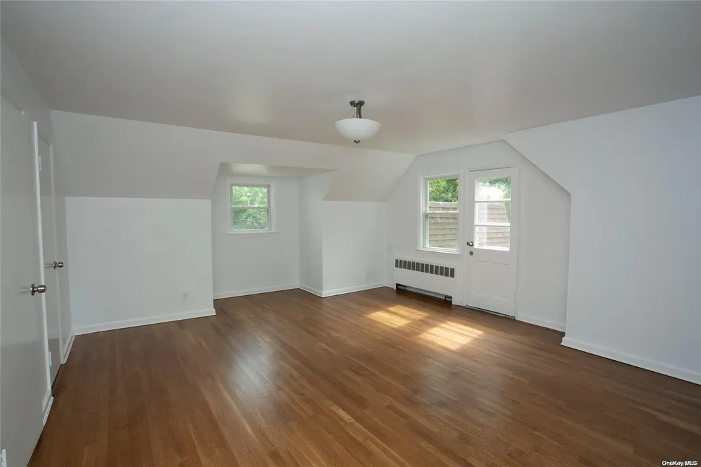 42 Surrey Lane Valley Stream NY 11580