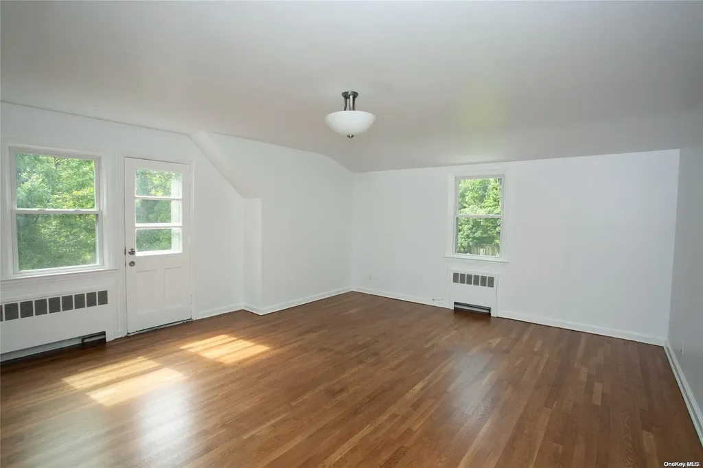 42 Surrey Lane Valley Stream NY 11580