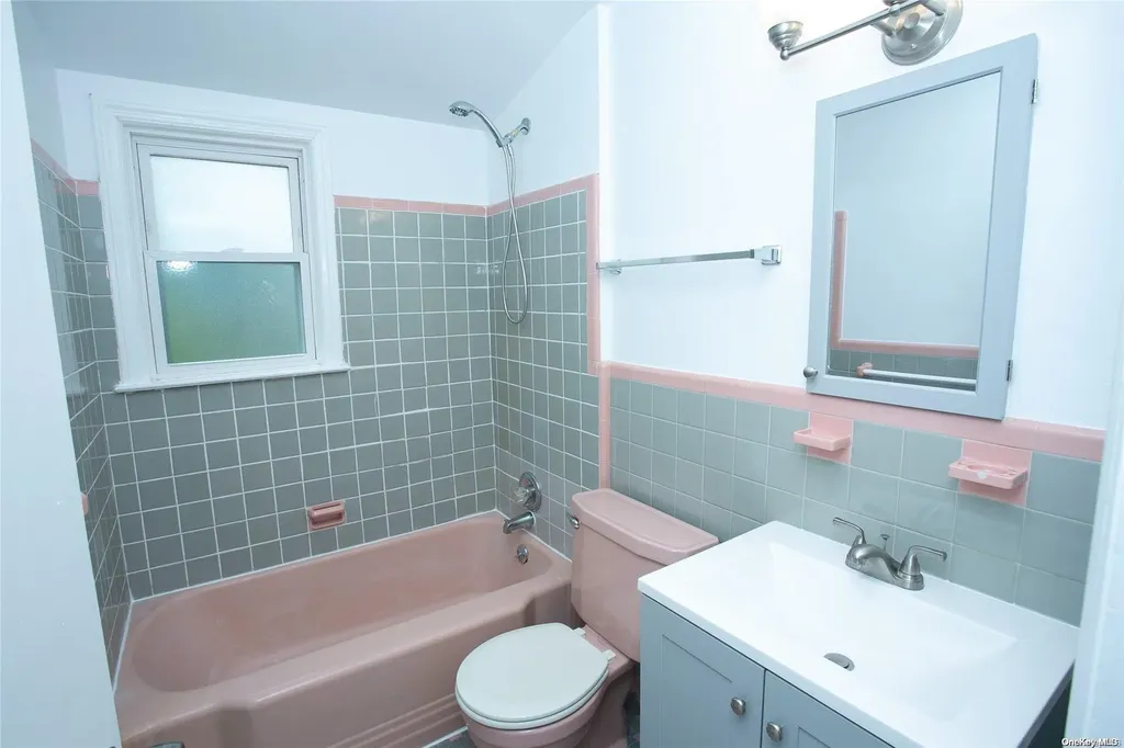 42 Surrey Lane Valley Stream NY 11580