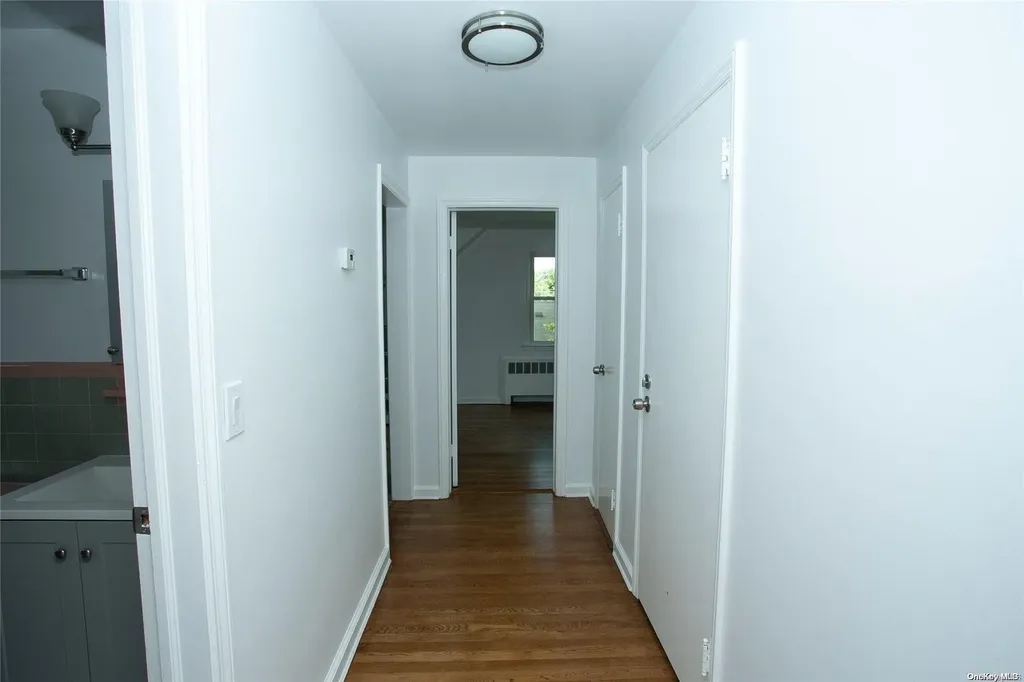42 Surrey Lane Valley Stream NY 11580