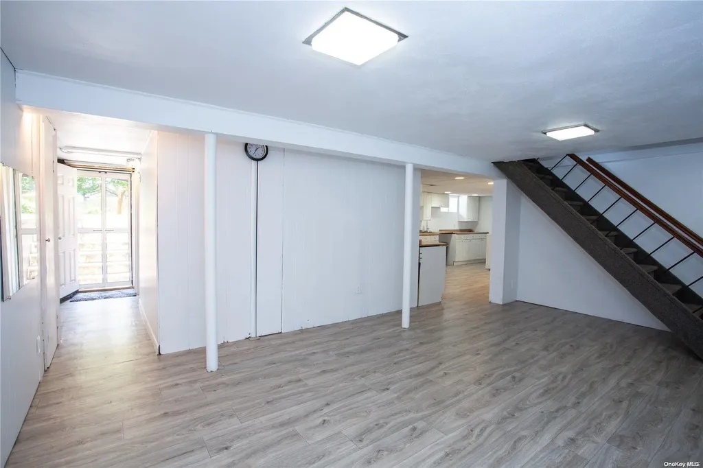 42 Surrey Lane Valley Stream NY 11580