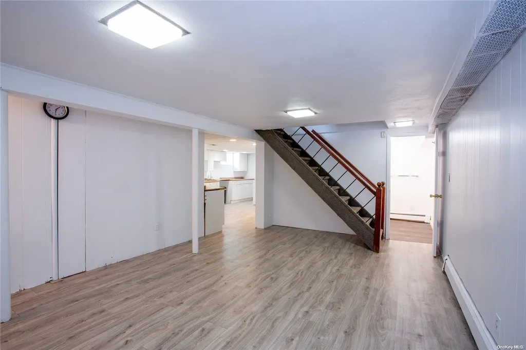 42 Surrey Lane Valley Stream NY 11580
