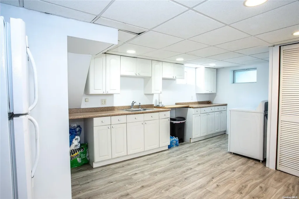 42 Surrey Lane Valley Stream NY 11580