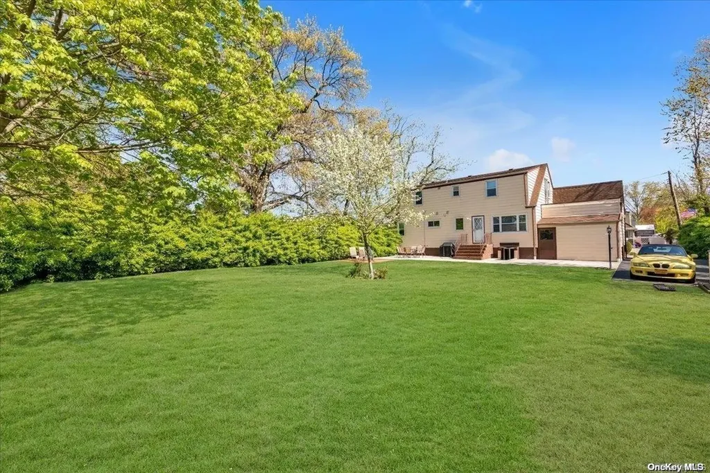 42 Surrey Lane Valley Stream NY 11580