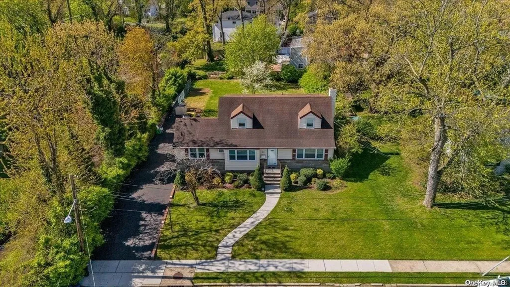 42 Surrey Lane Valley Stream NY 11580