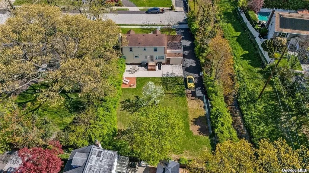 42 Surrey Lane Valley Stream NY 11580