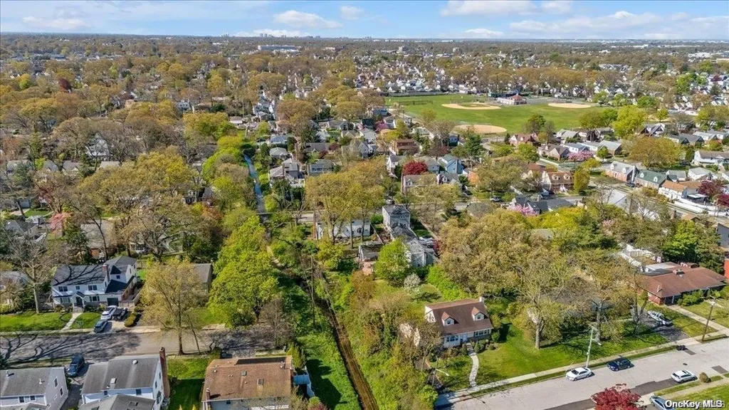 42 Surrey Lane Valley Stream NY 11580