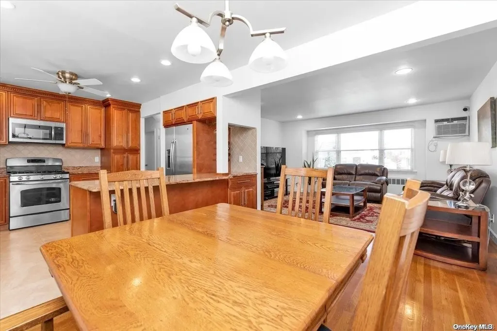 42 Surrey Lane Valley Stream NY 11580
