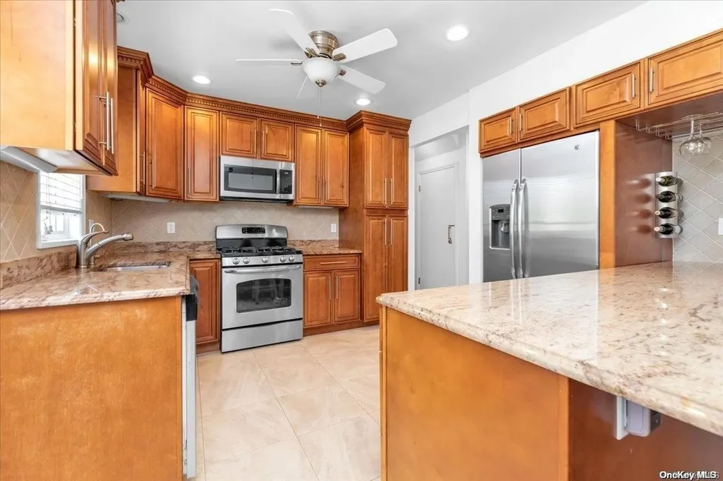 42 Surrey Lane Valley Stream NY 11580