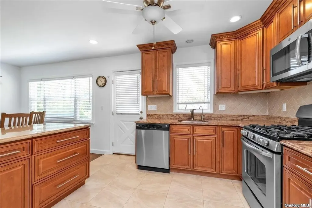 42 Surrey Lane Valley Stream NY 11580