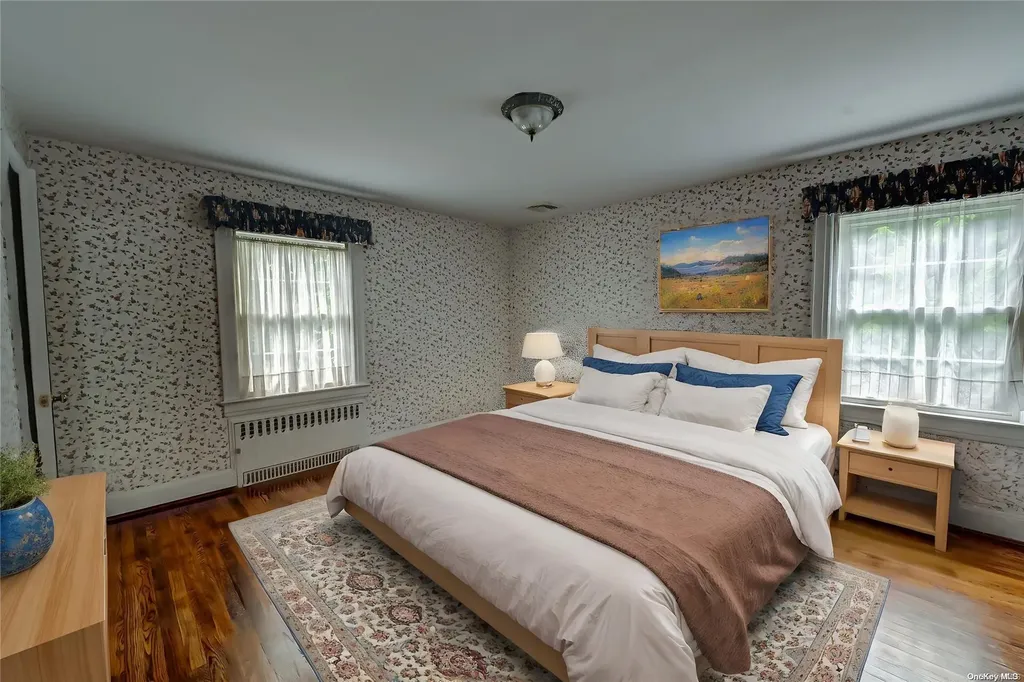 56 Donald Street East Williston NY 11596