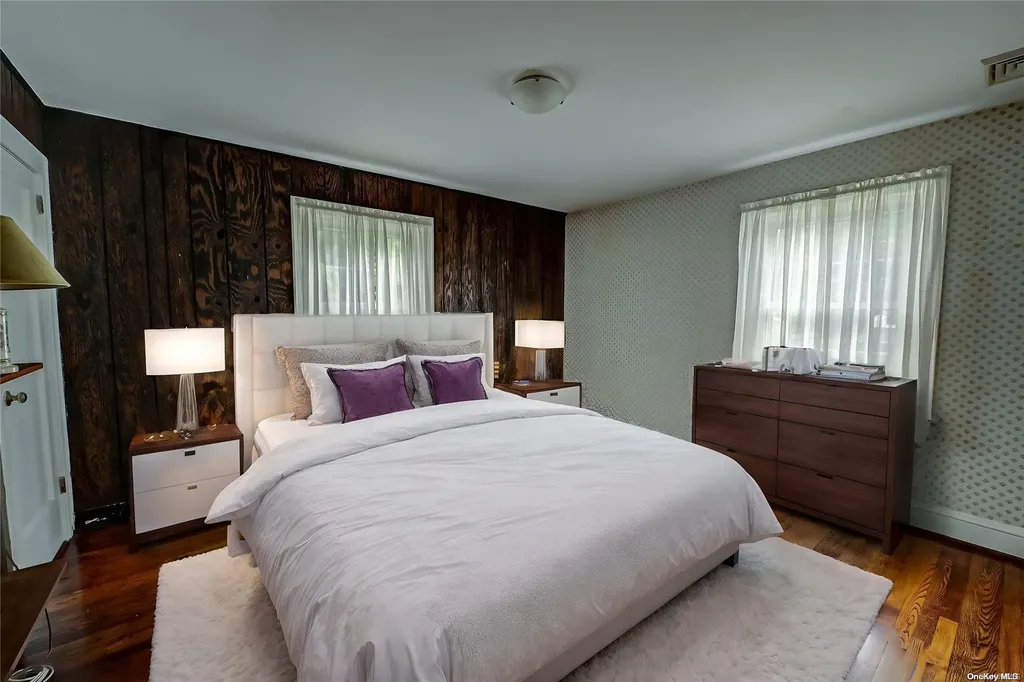 56 Donald Street East Williston NY 11596