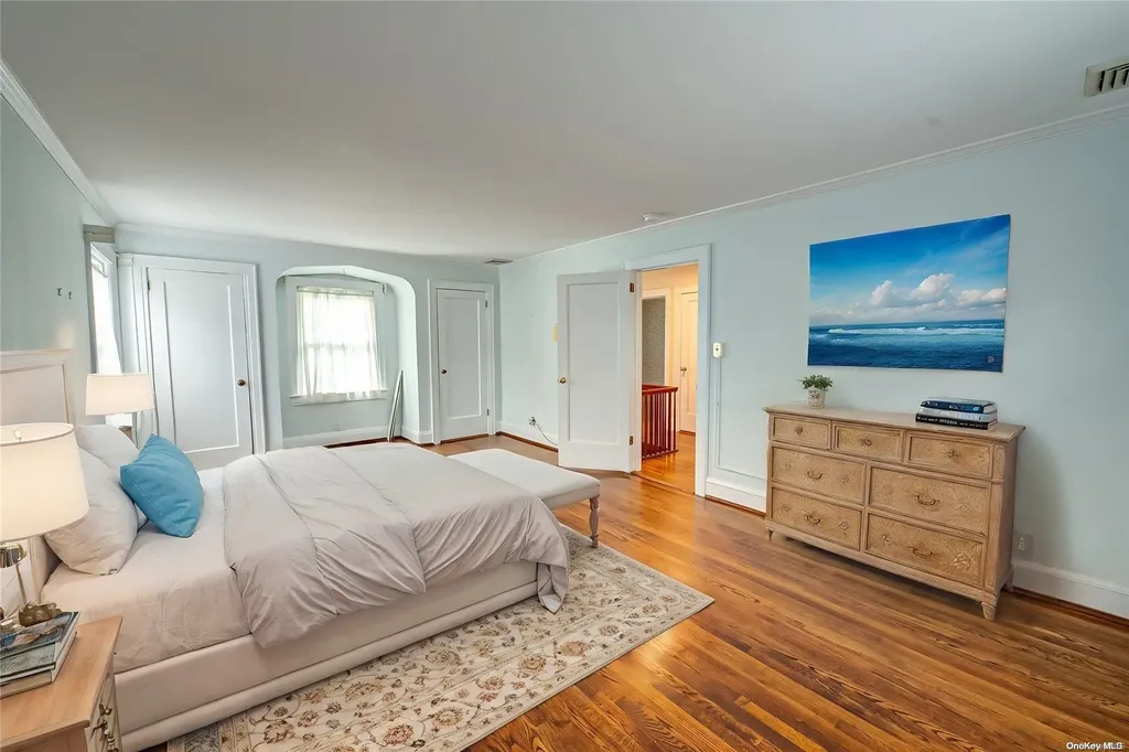 56 Donald Street East Williston NY 11596