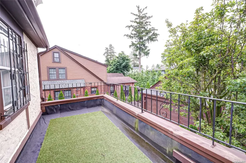 56 Donald Street East Williston NY 11596