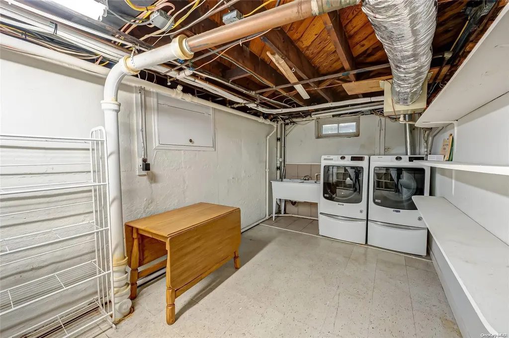 56 Donald Street East Williston NY 11596