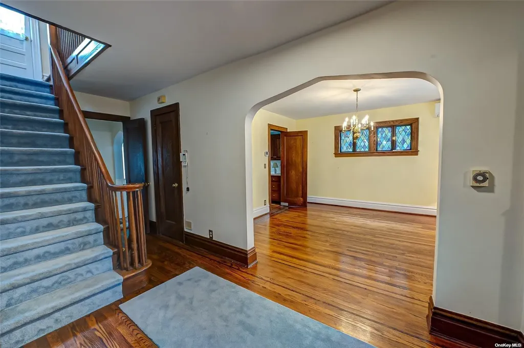 56 Donald Street East Williston NY 11596