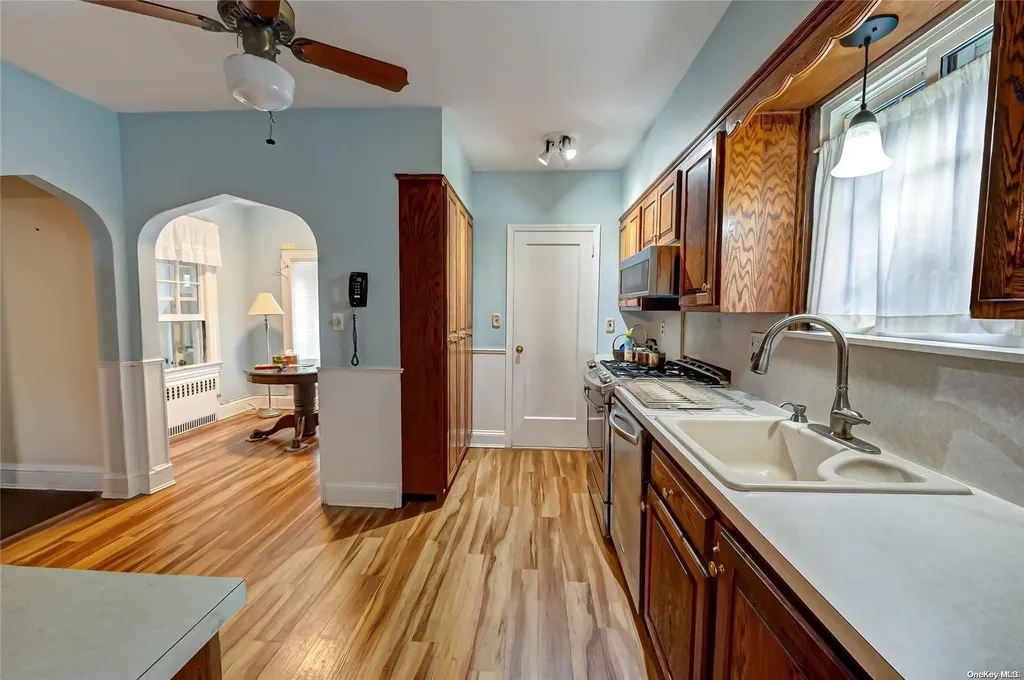 56 Donald Street East Williston NY 11596
