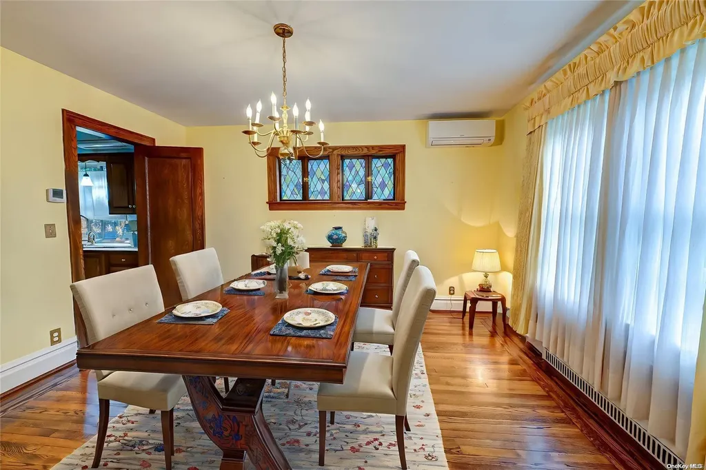 56 Donald Street East Williston NY 11596
