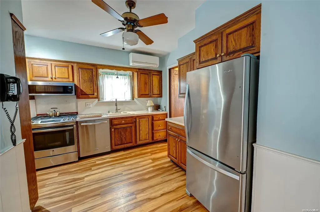 56 Donald Street East Williston NY 11596