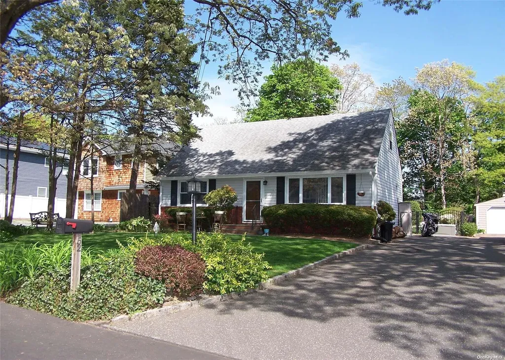 52 Shady Lane Huntington NY 11743