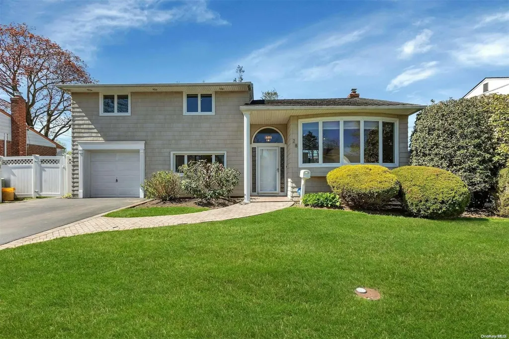 28 Coronet Lane Plainview NY 11803