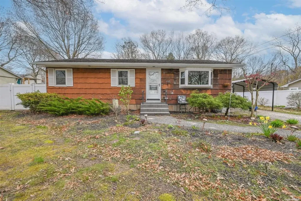 20 Hart Place Mastic NY 11950