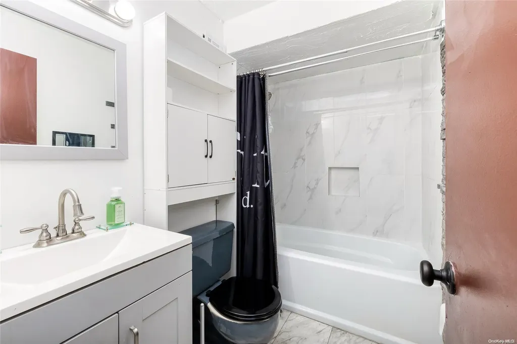 725 Miller Avenue Freeport NY 11520