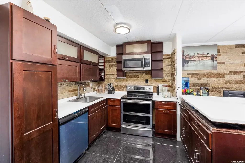 725 Miller Avenue Freeport NY 11520