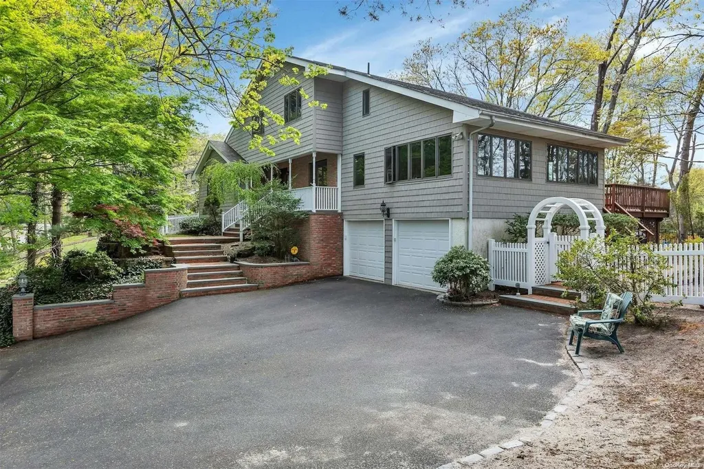 56 Ledgewood Drive Smithtown NY 11787