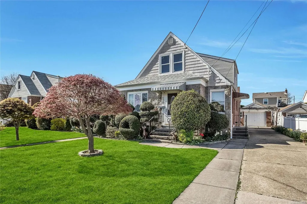 178 Dow Avenue Mineola NY 11501