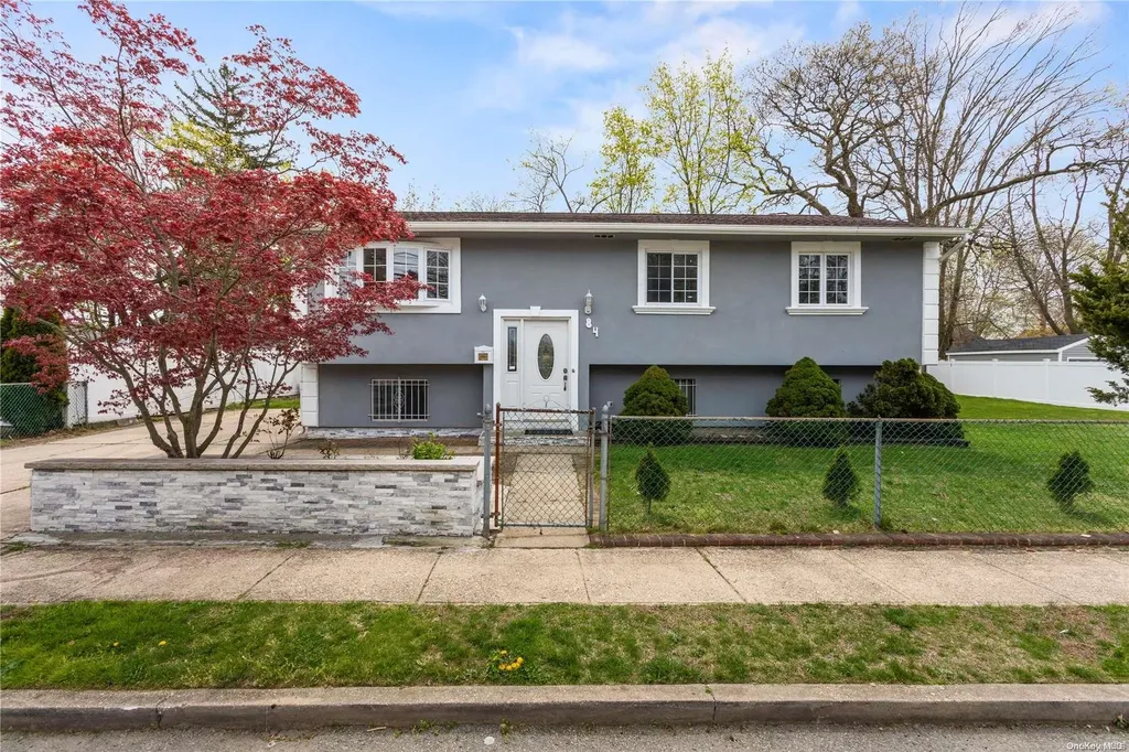 84 Stevens Street Freeport NY 11520