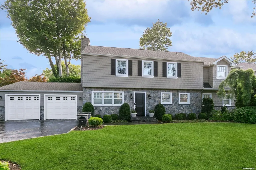 388 Feather Lane East Williston NY 11596