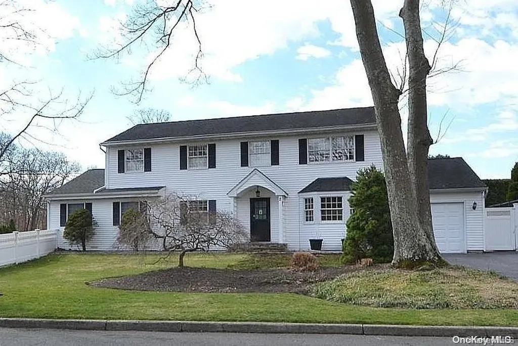 2 Robert Drive Centereach NY 11720