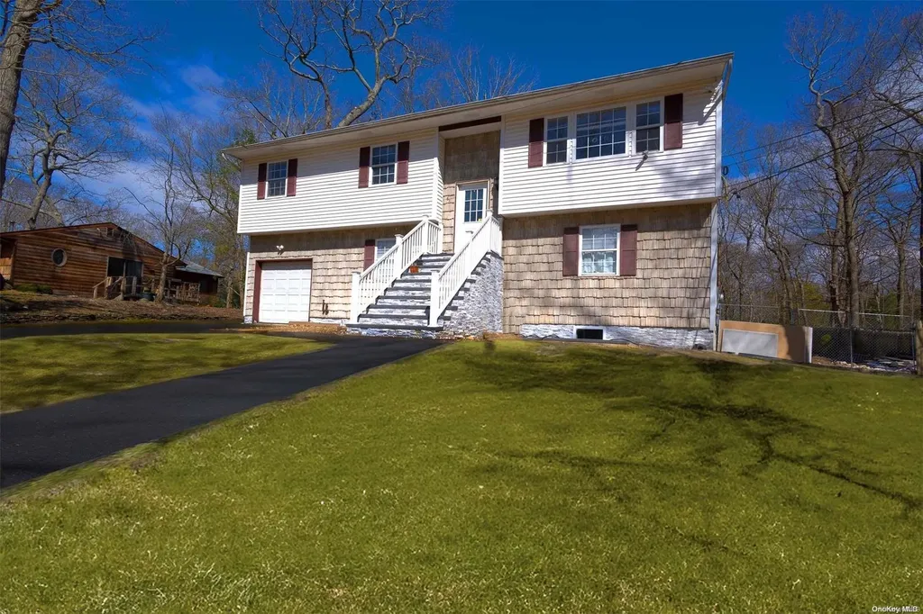 61 W Bartlett Road Middle Island NY 11953