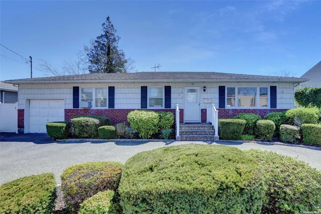 154 Jerusalem Avenue Massapequa NY 11758