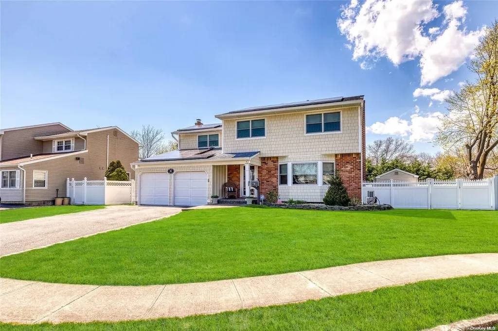 24 Kent Court West Islip NY 11795