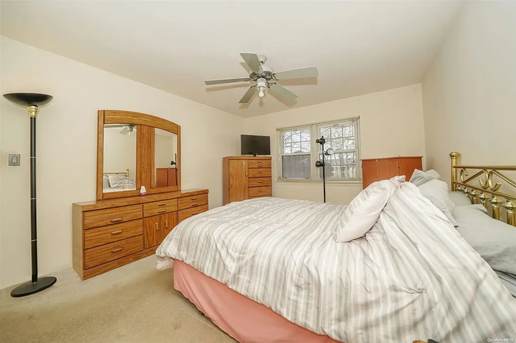 37 Santa Barbara Drive Plainview NY 11803