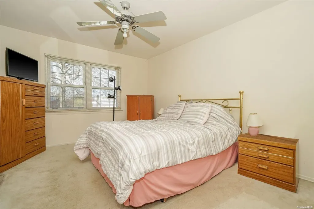 37 Santa Barbara Drive Plainview NY 11803