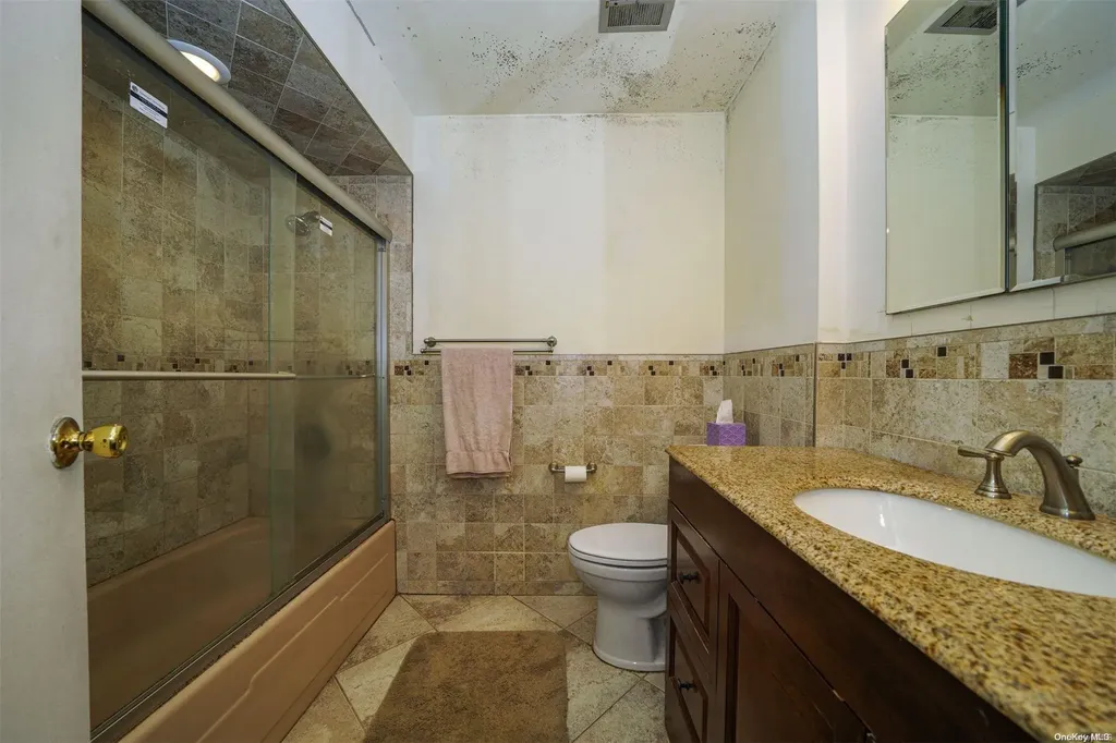 37 Santa Barbara Drive Plainview NY 11803