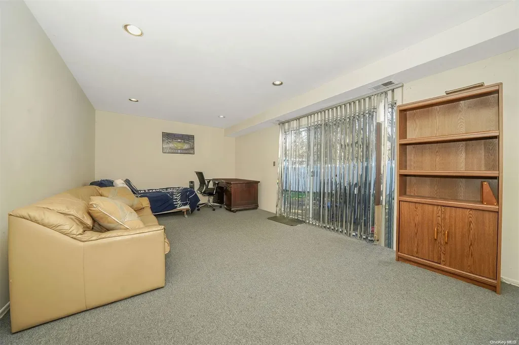 37 Santa Barbara Drive Plainview NY 11803