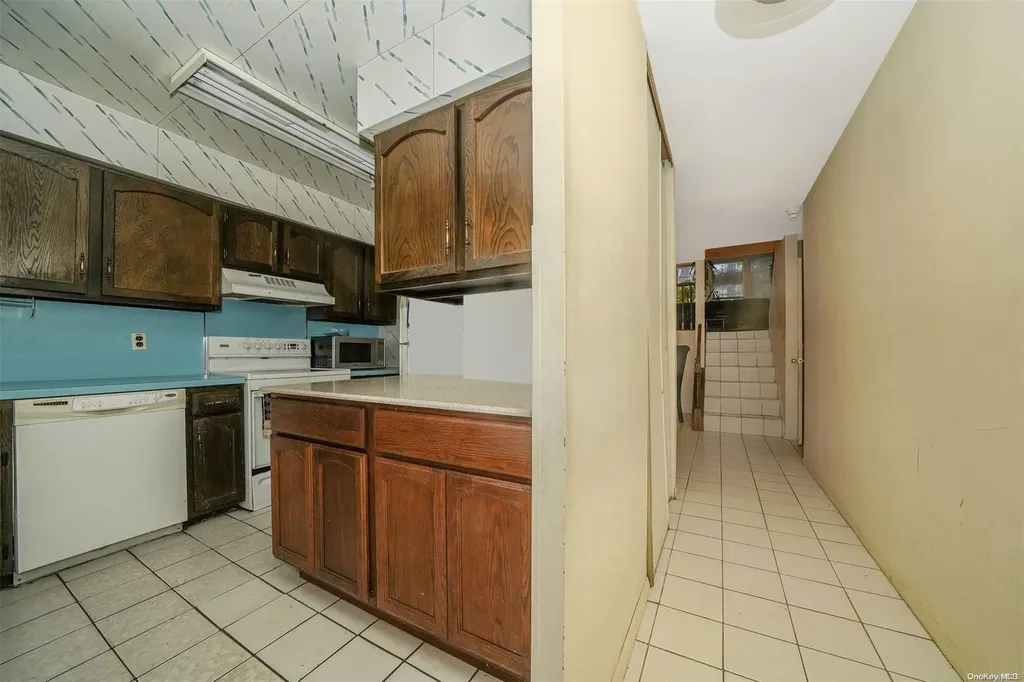 37 Santa Barbara Drive Plainview NY 11803