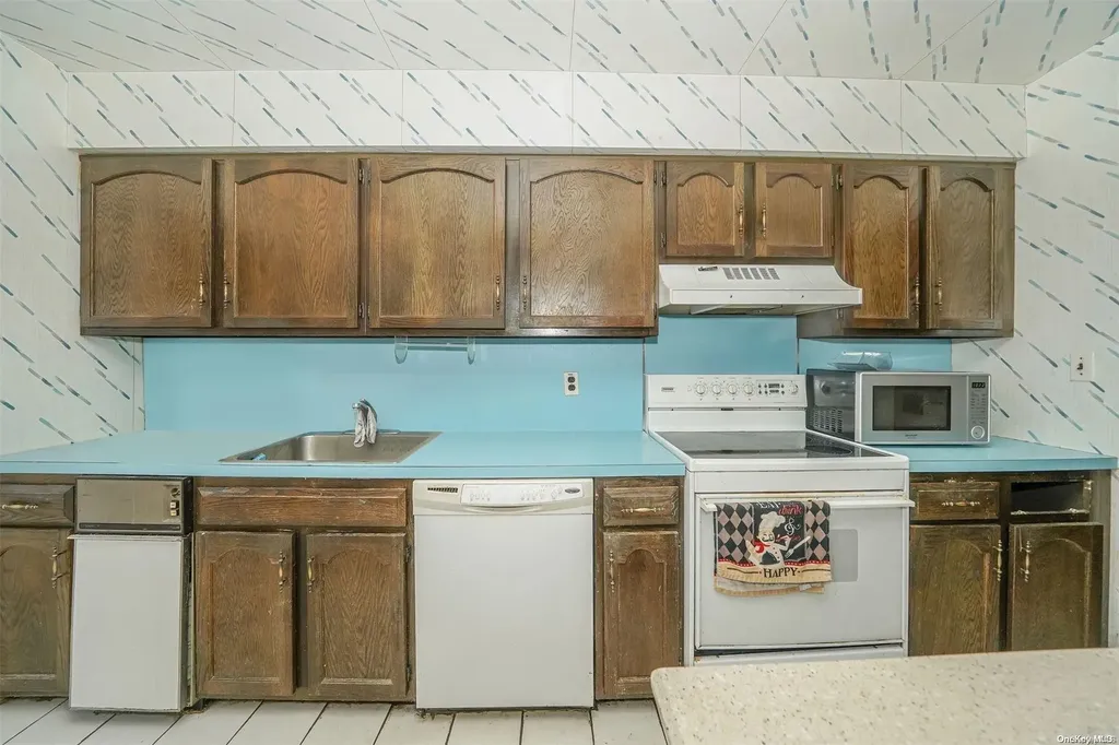 37 Santa Barbara Drive Plainview NY 11803