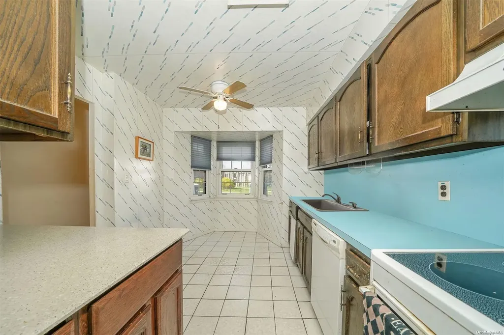 37 Santa Barbara Drive Plainview NY 11803