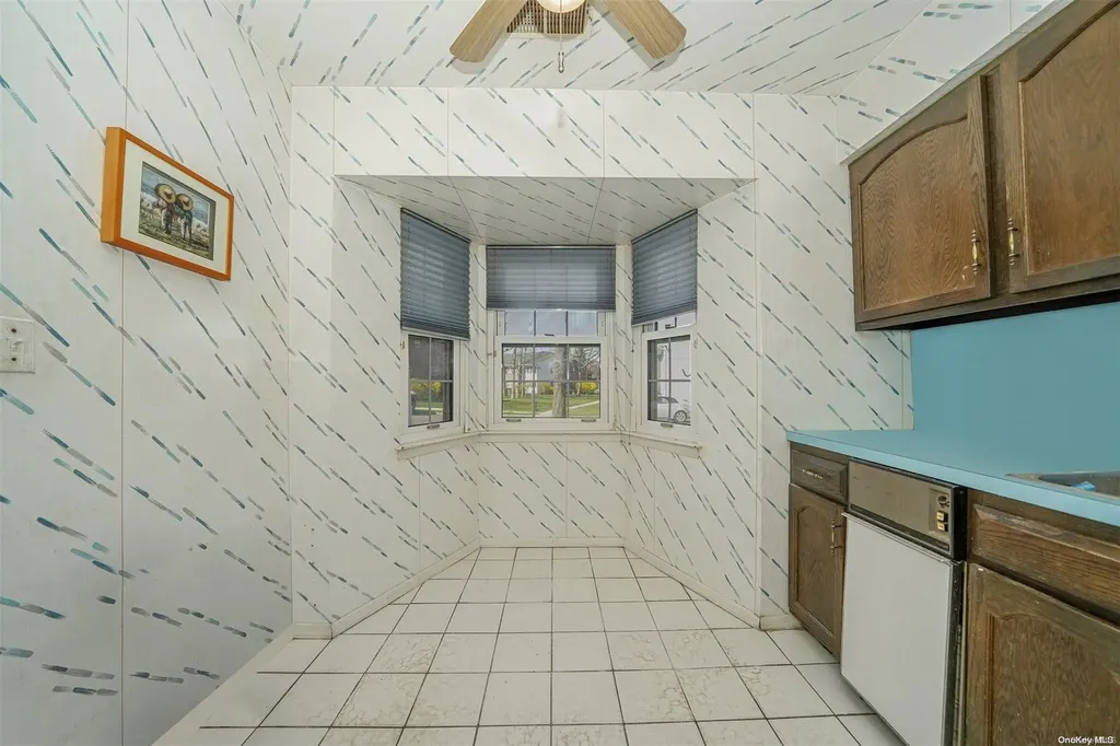 37 Santa Barbara Drive Plainview NY 11803