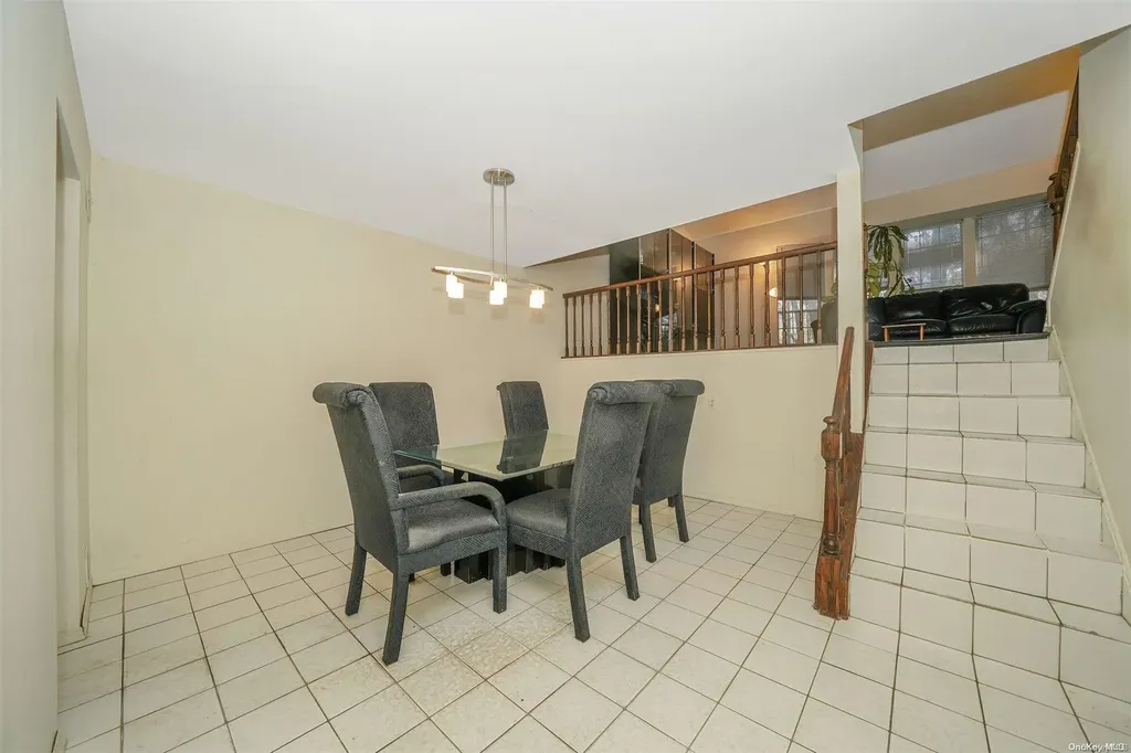 37 Santa Barbara Drive Plainview NY 11803