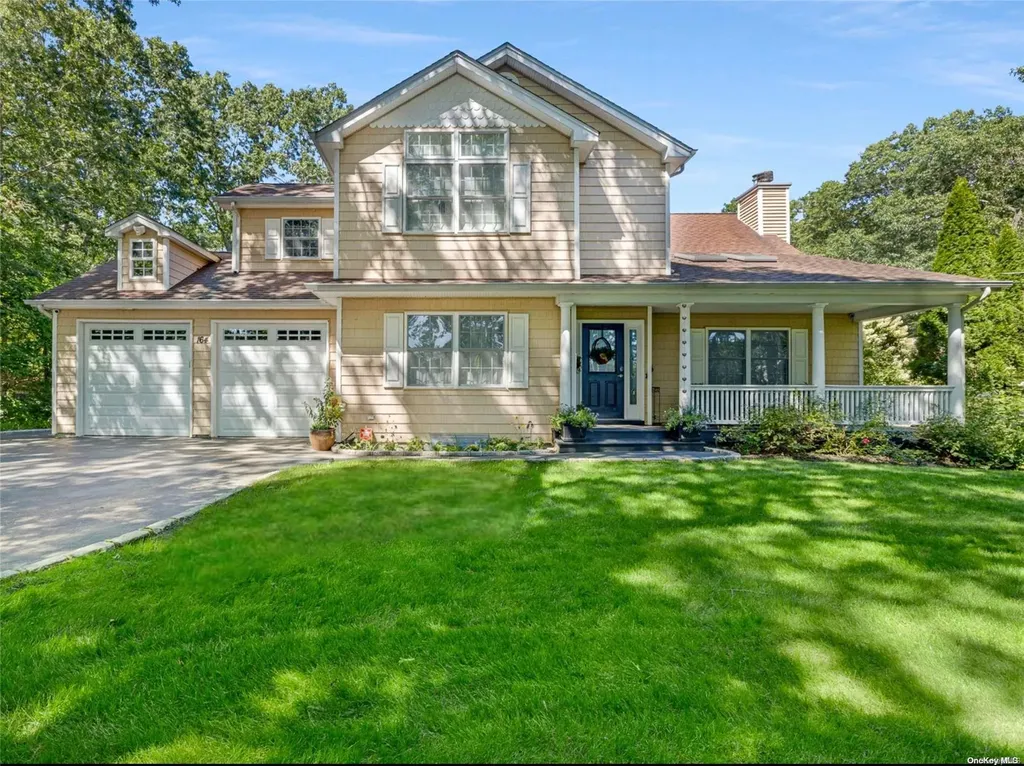 164 South Path Calverton NY 11933