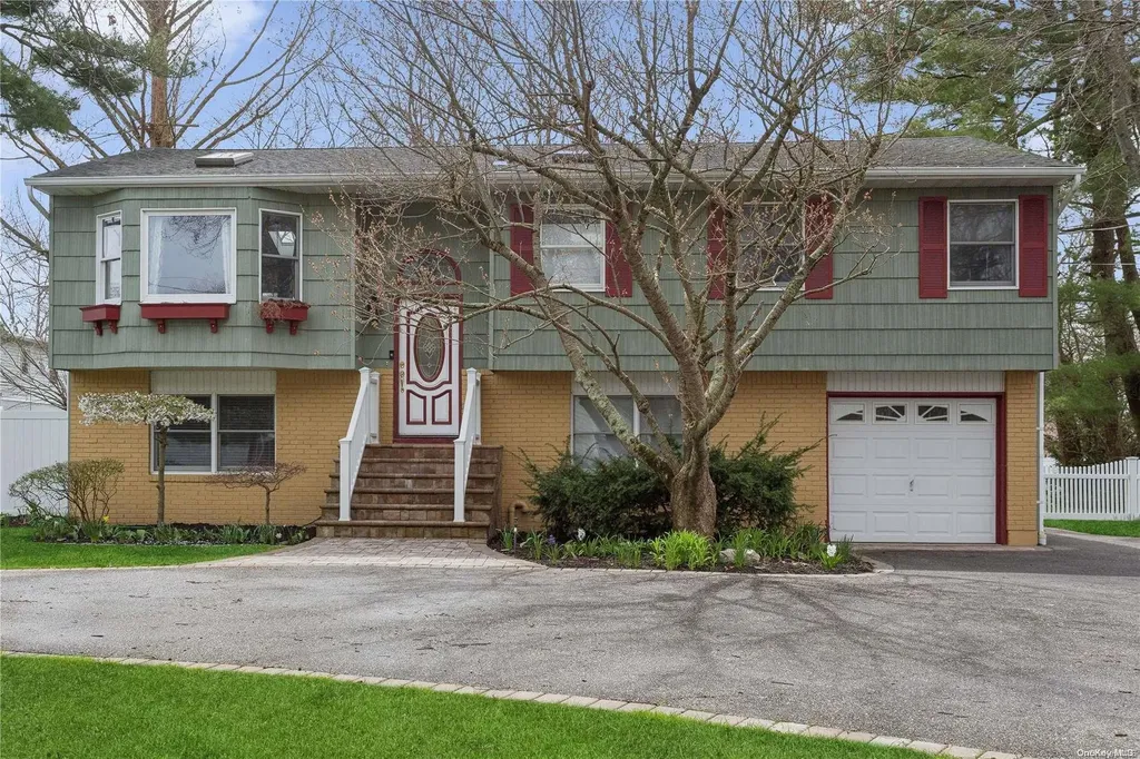 96 Beaver Dam Road Islip NY 11751