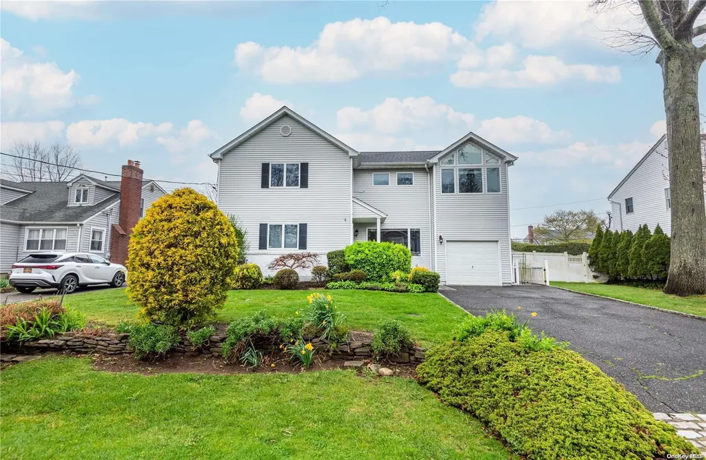 12 Willow Place Glen Head NY 11545