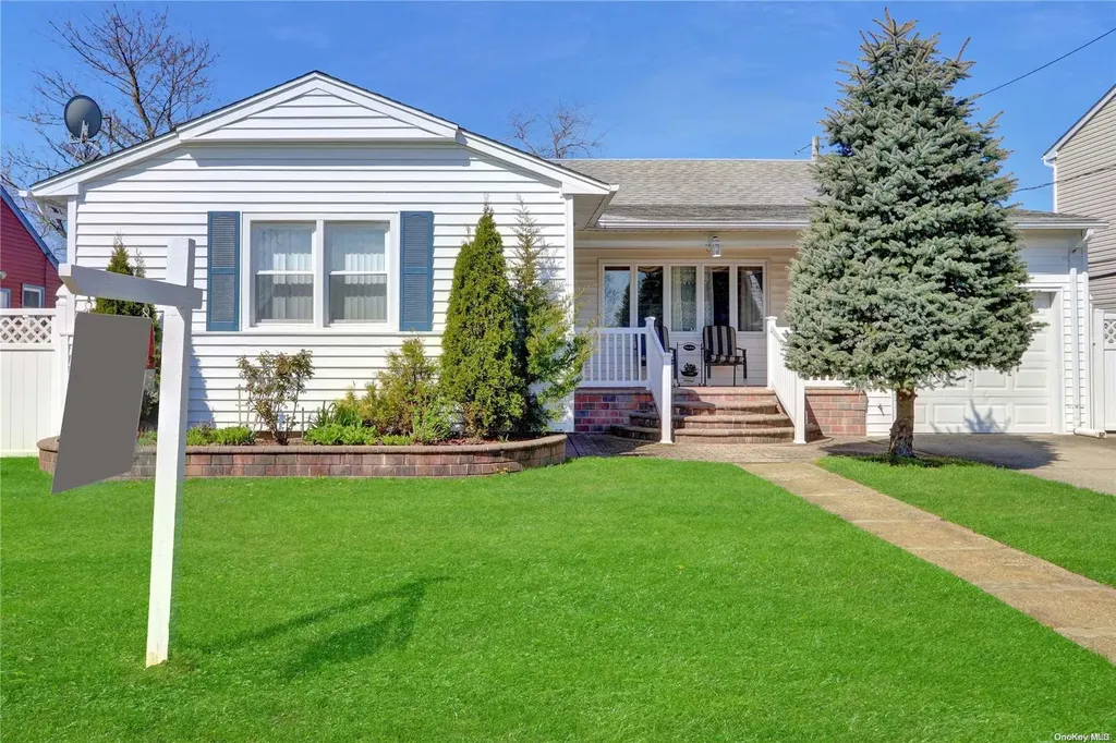 726 Evelyn Avenue North Bellmore NY 11710
